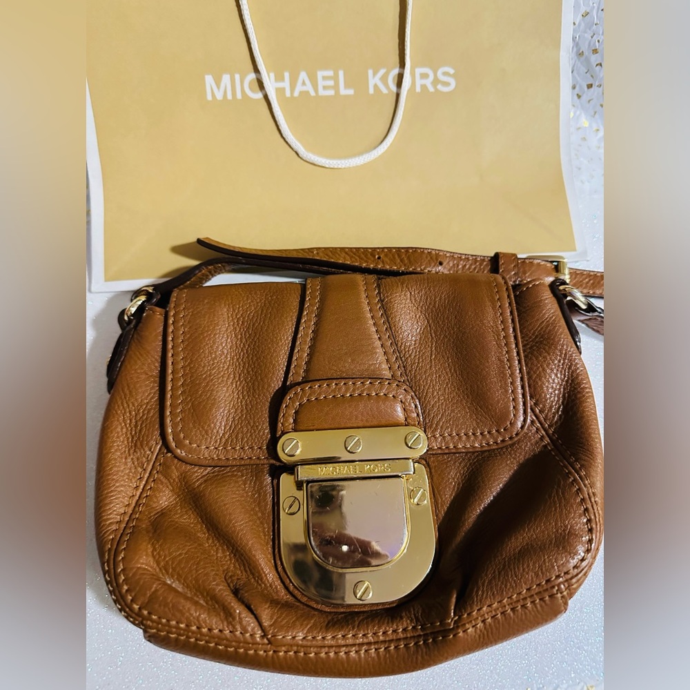 Michael Kors✨🤎Brown Leather Bag with Gold Accents